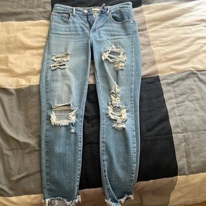 Levi's jeans size 27